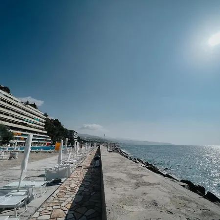 Seaside - Fronte Mare Con Piscina
